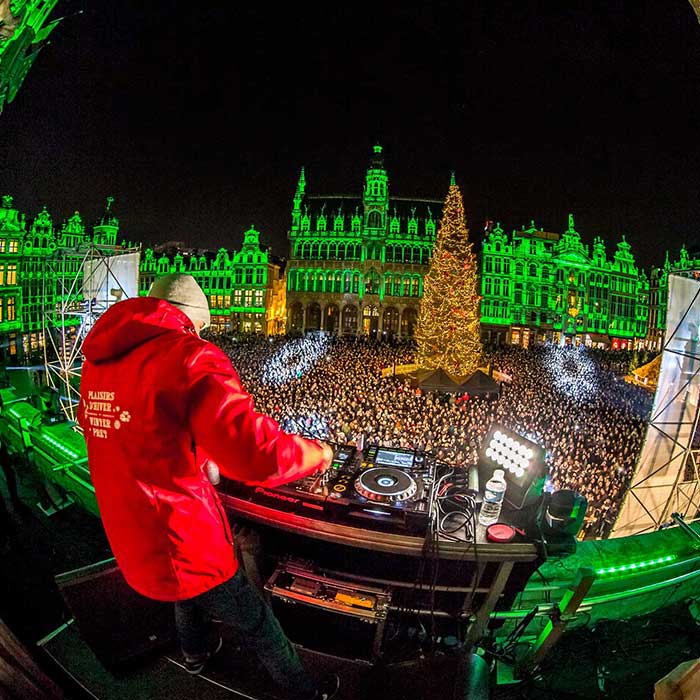 Showcase Grote Markt Dj voor de menigte