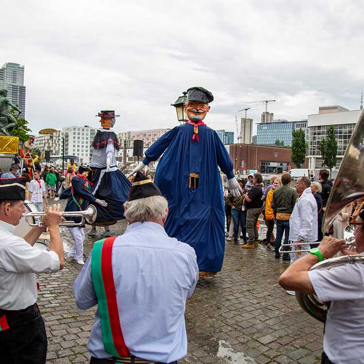 100 ans headsquare