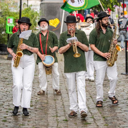 100 ans de vies communes parade