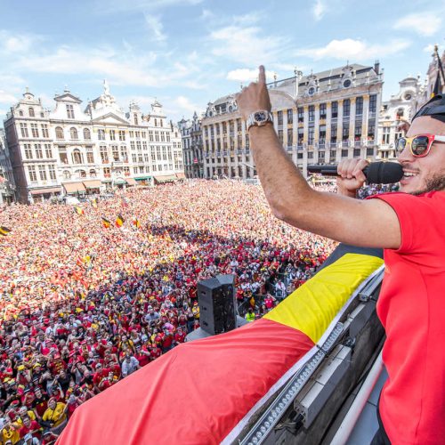 Diables rouges Hazard chante avec le public