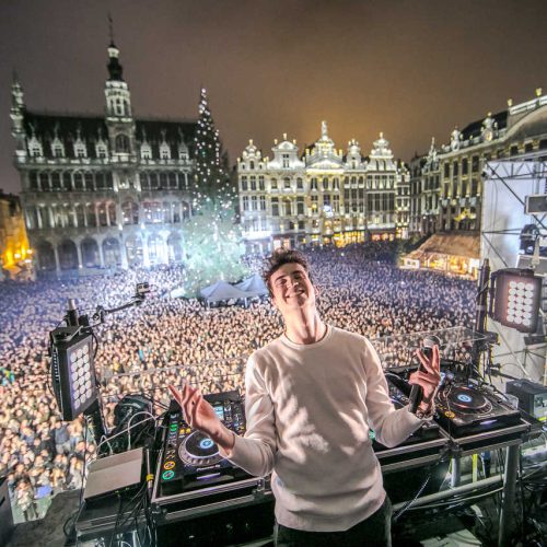 Show Case Grand-Place Dj devant la foule